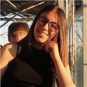 Diplomata in liceo linguistico impartisce lezioni di letteratura, storia, inglese e francese